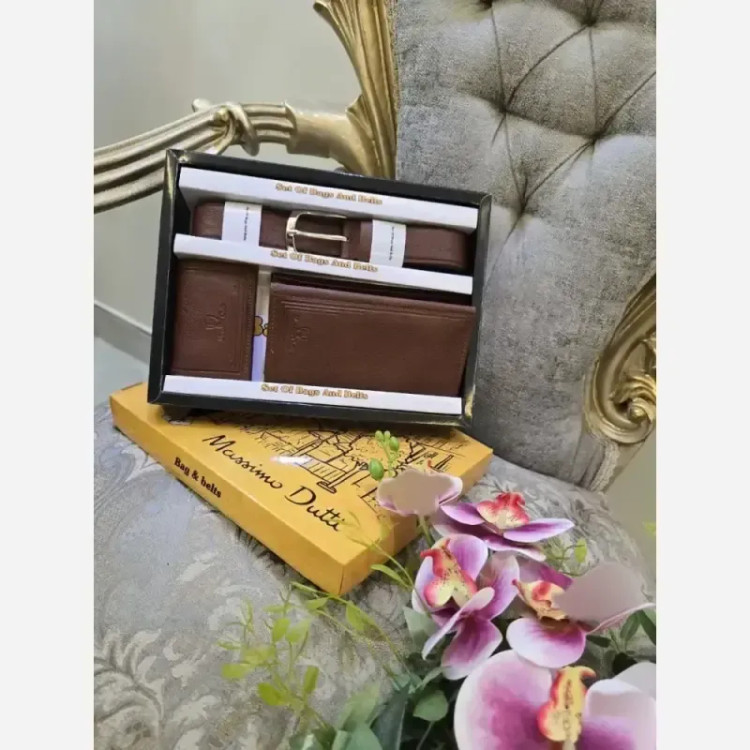 پک هدیه مردانه چرم شامل کیف پول جاکارتی و کمربند رنگ مشکی و عسلی